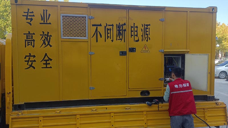 南靖柴油发电机组和UPS电源配合使用时，如何避免切换过程中的电力中断？