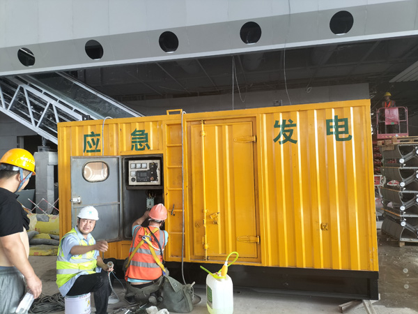 南靖怎样判断空气滤清器是否需要更换？